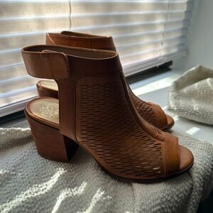 Vince Camuto Lavette Peep Toe